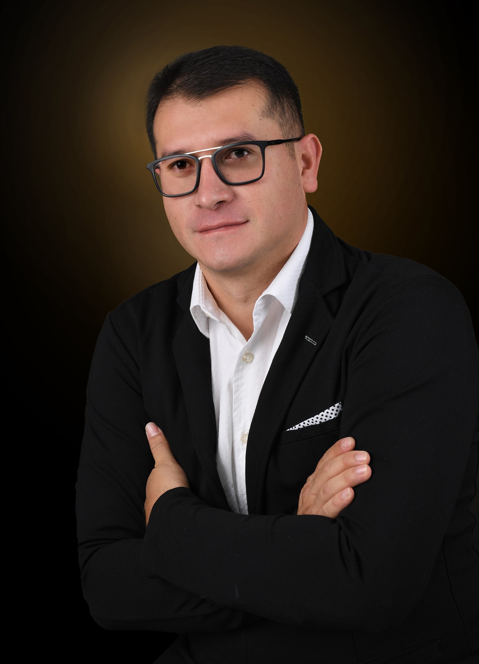 Professional portrait of Jonnathan Pino Samboni